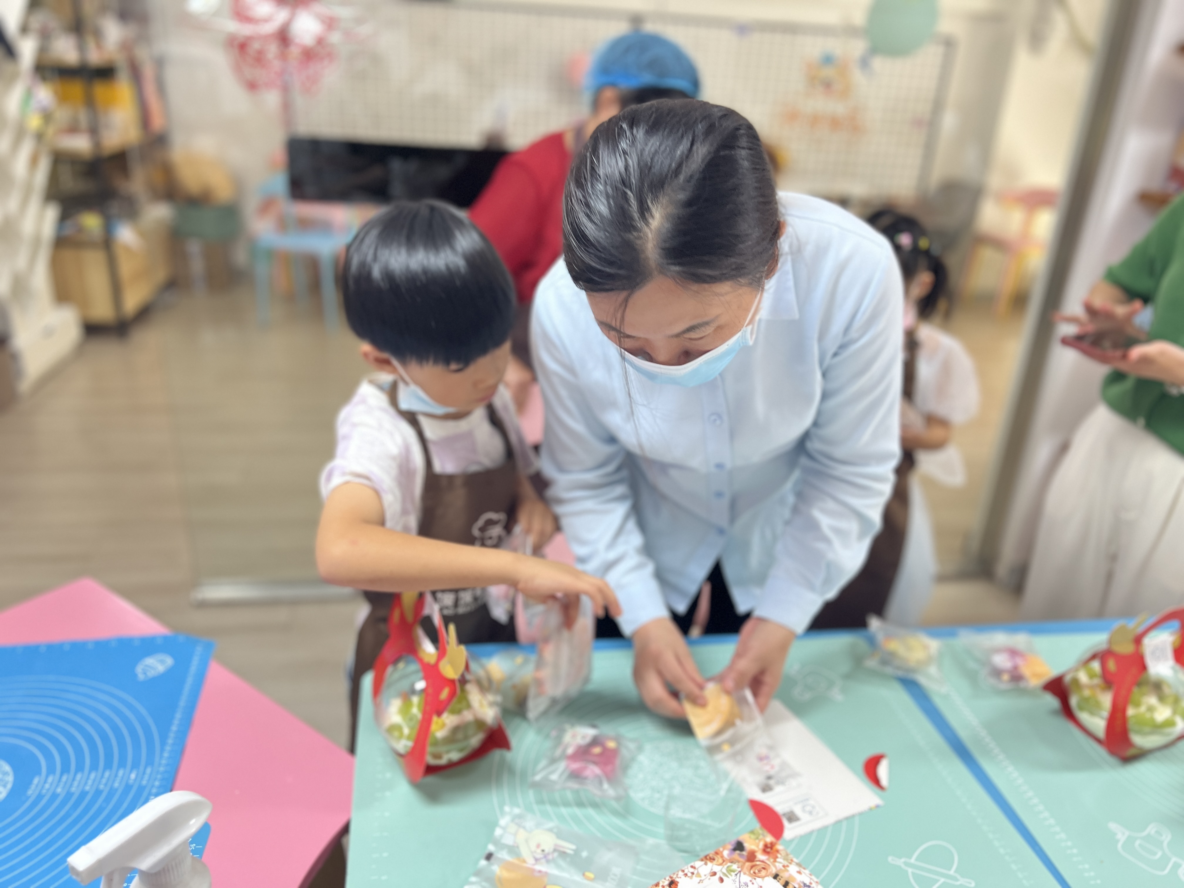 快速公交事業(yè)部關愛留守兒童手拉手“益”起過中秋