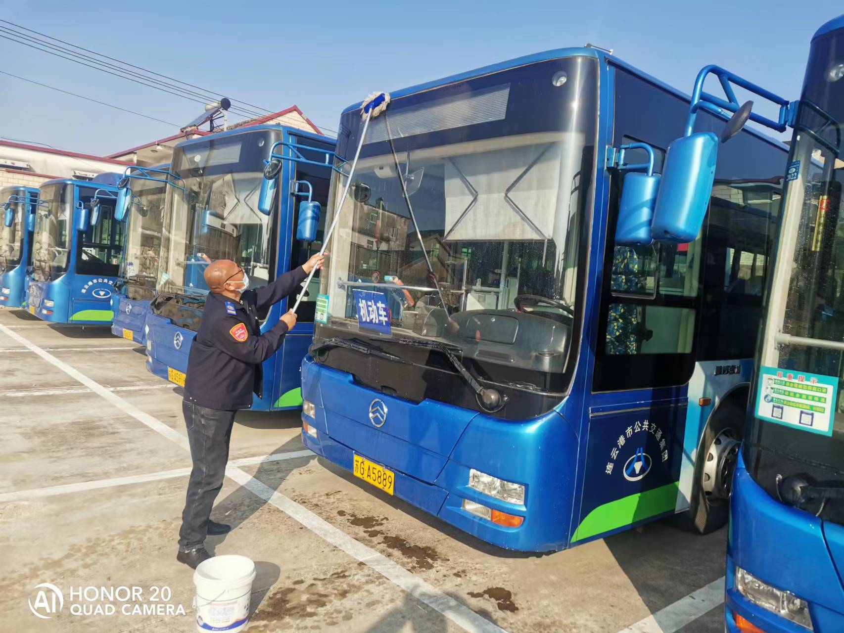 公交集團(tuán)公交事業(yè)一部做好機(jī)動(dòng)待運(yùn)營(yíng)車輛維護(hù)工作