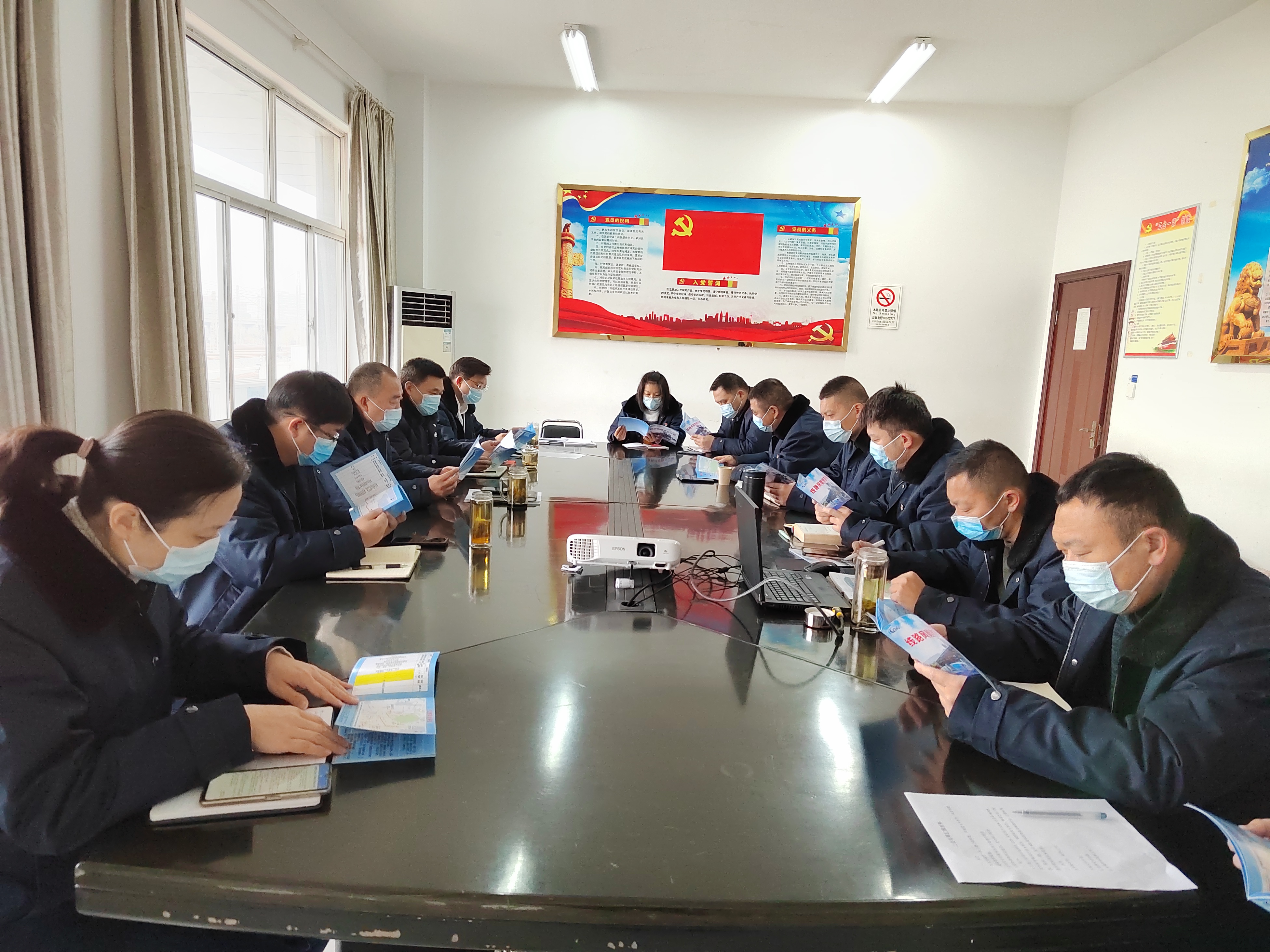 公交集團(tuán)公交事業(yè)二部開展線路風(fēng)險(xiǎn)辨識(shí)專題培訓(xùn)