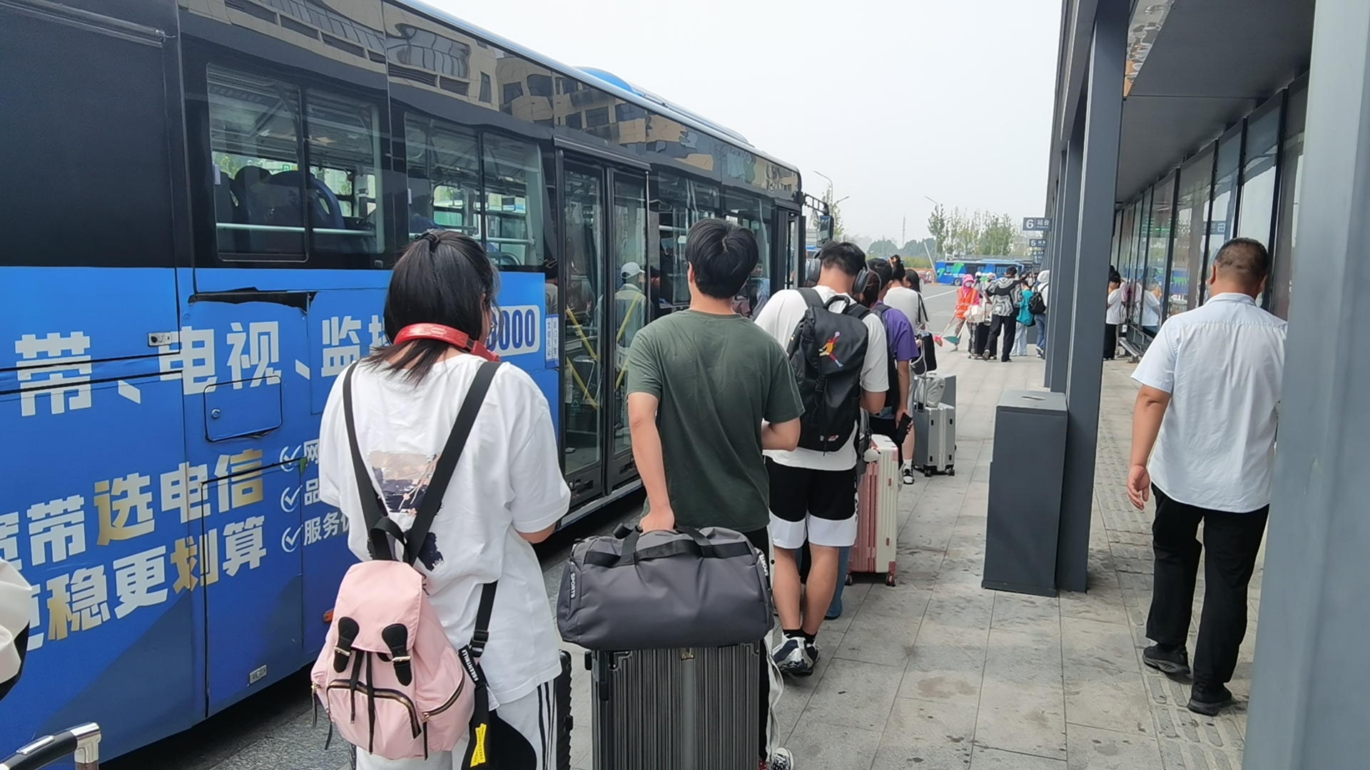 抓客流、強(qiáng)服務(wù)，公交集團(tuán)多舉措護(hù)航高?！伴_學(xué)季”