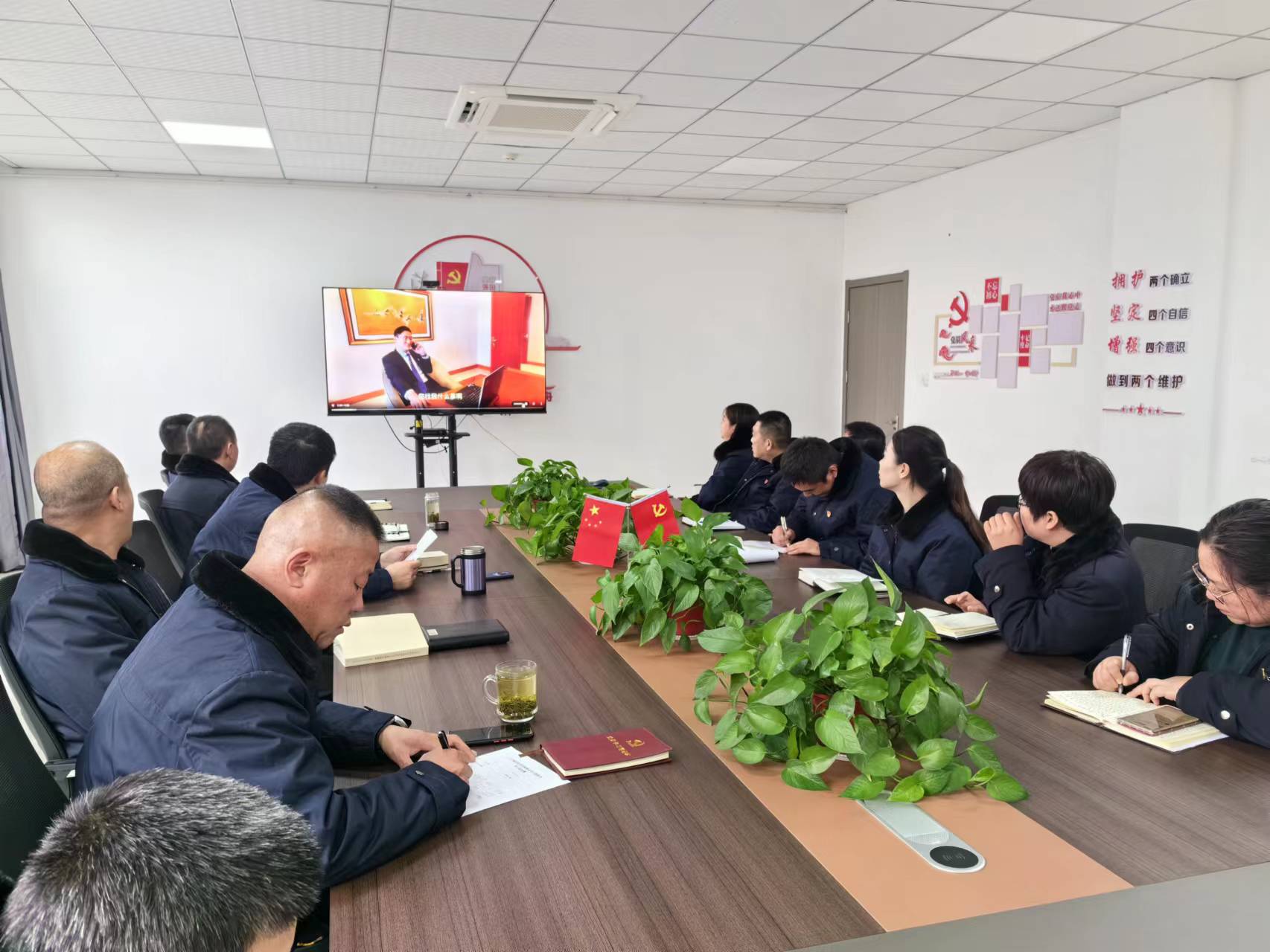 公交集團(tuán)經(jīng)營(yíng)發(fā)展事業(yè)部組織觀看專題警示教育片