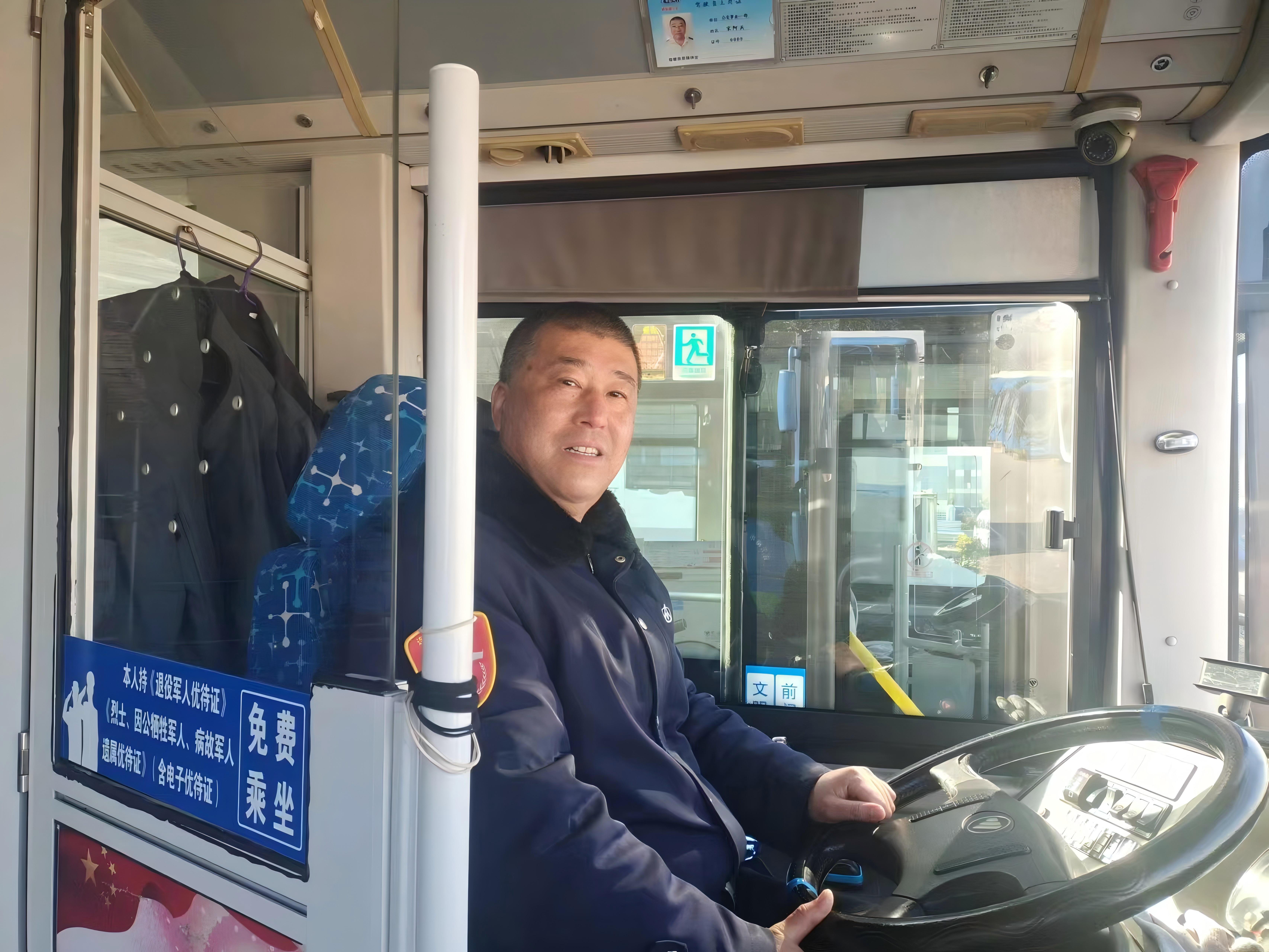60路駕駛員宋阿兵，你抱起乘客的樣子真帥！