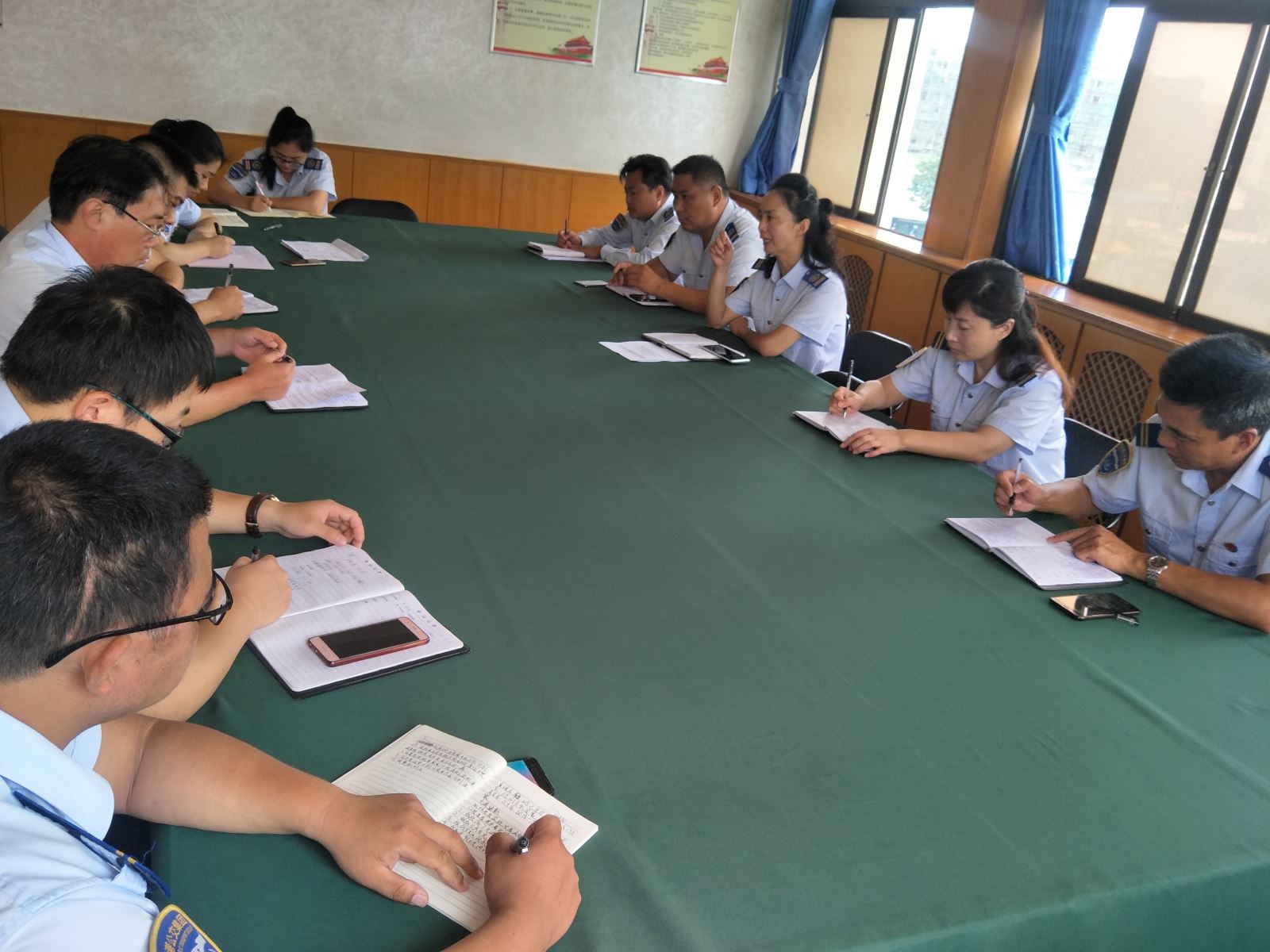 公交集團(tuán)佳連公司召開(kāi)新能電動(dòng)車安全隱患排查工作會(huì)議