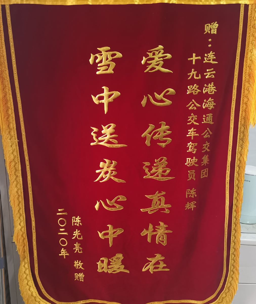 公交車秒變“救護車”，爭分奪秒挽救生命
