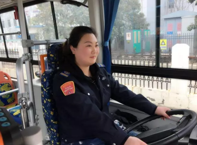 靚麗風姿，“三八節(jié)”里公交集團女員工們的別樣芳華
