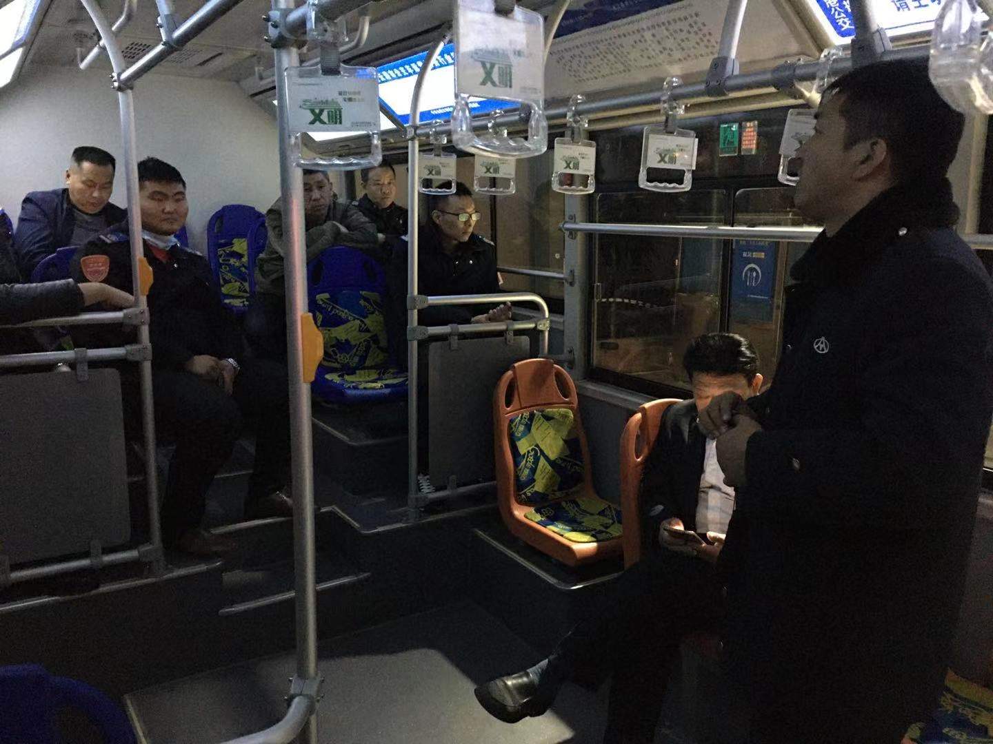 公交集團(tuán)公交事業(yè)一部做好疫情防控工作確保市民安全乘車(chē)