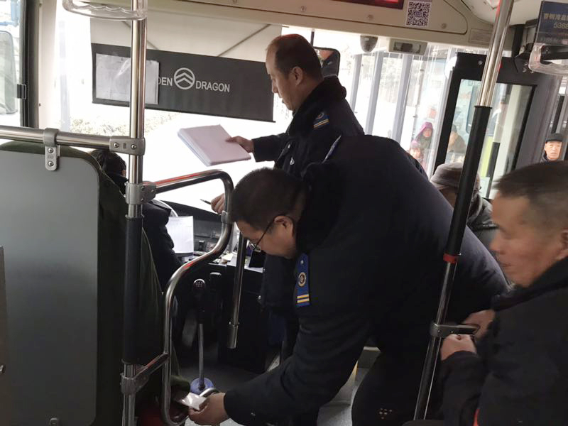 公交集團(tuán)公交事業(yè)一部開展運營車輛安全服務(wù)大檢查