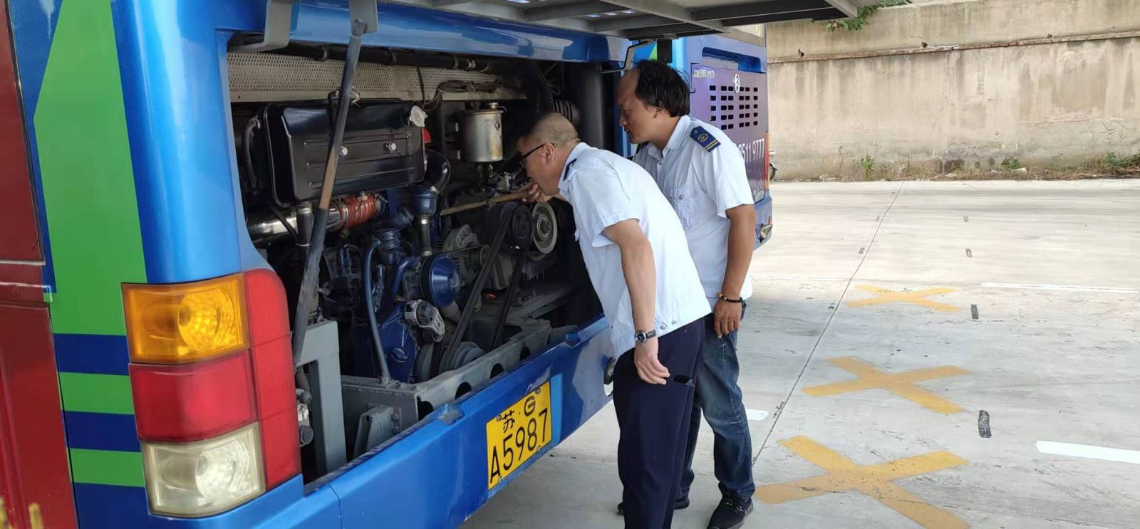 公交集團公交事業(yè)一部開展運營車輛安全、機務(wù)聯(lián)合檢查