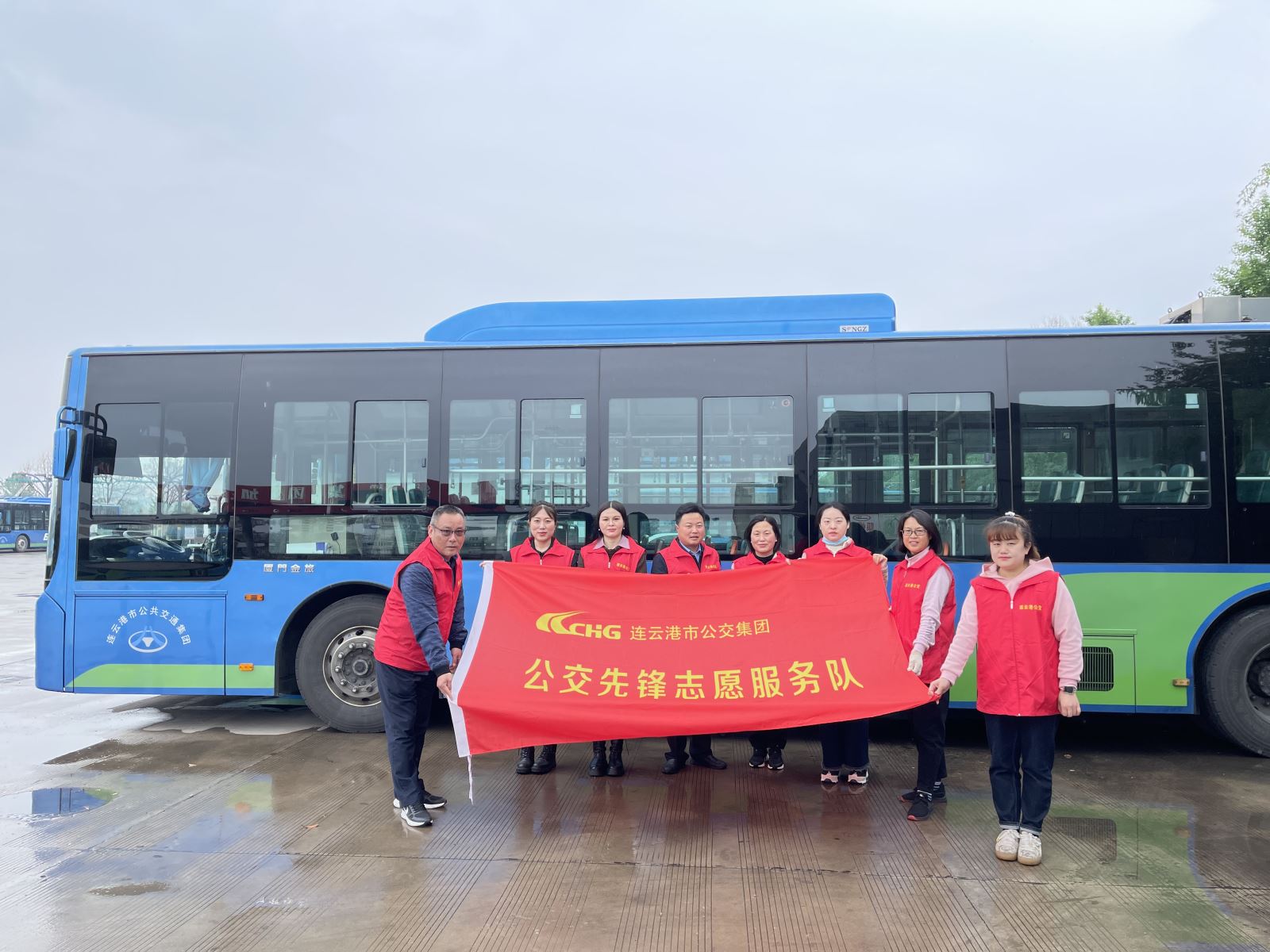 “弘揚勞模精神，立足崗位做貢獻(xiàn)” 快速公交事業(yè)部開展志愿活動