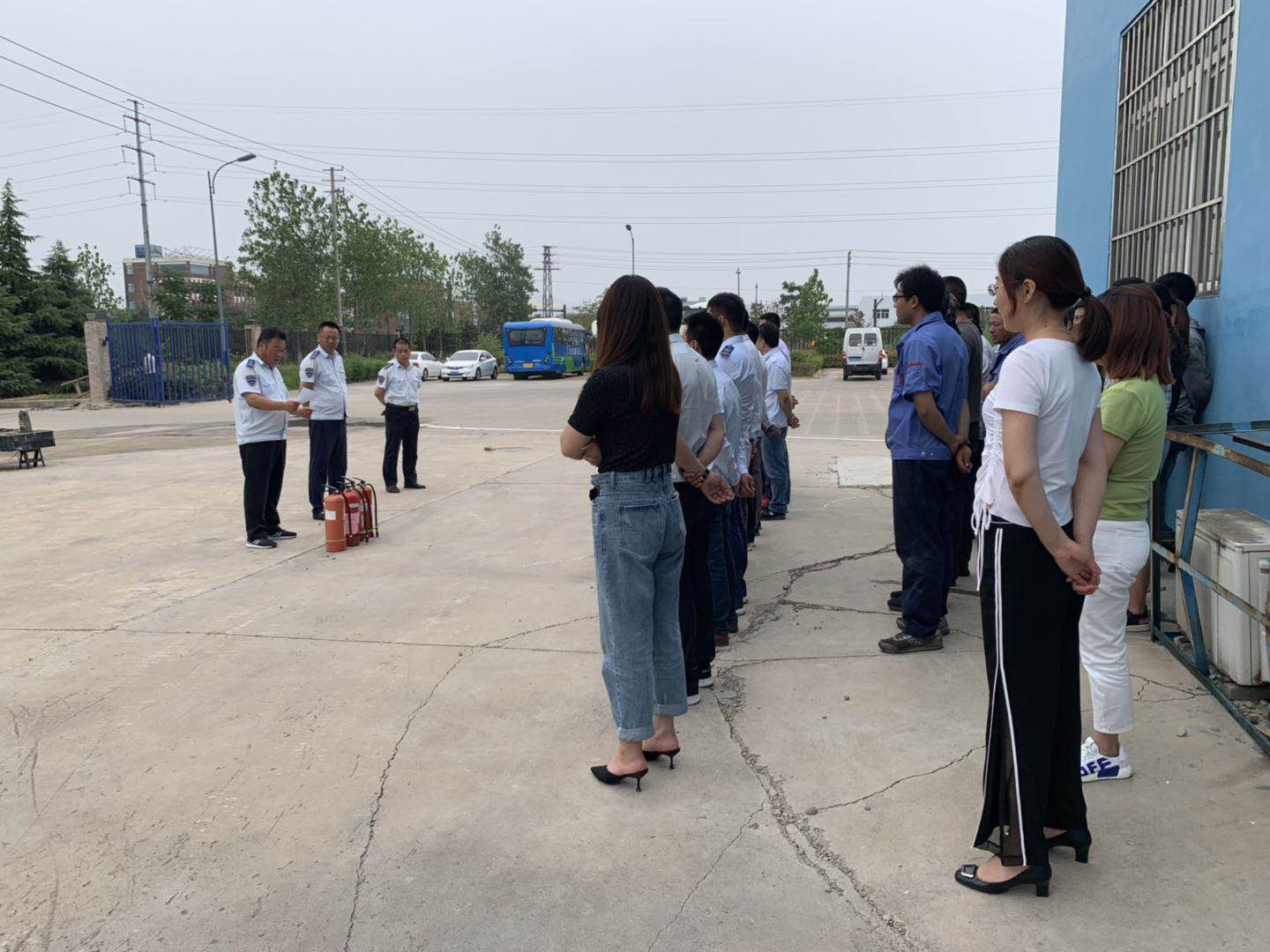 公交集團(tuán)機(jī)務(wù)技術(shù)事業(yè)部開展消防應(yīng)急演練活動(dòng)