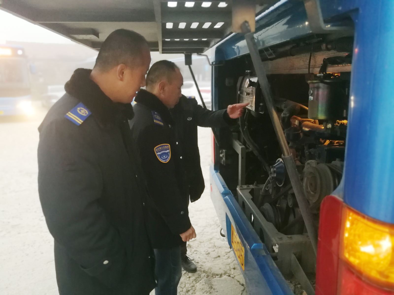 公交集團(tuán)海通公交公司開展冬季車輛安全、機(jī)務(wù)大檢查