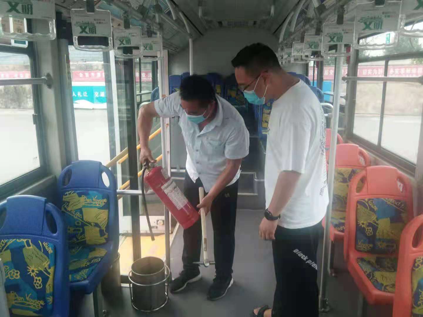 公交集團(tuán)公交事業(yè)一部防疫、安全兩手抓夯實(shí)新入職駕駛員崗前綜合培訓(xùn)