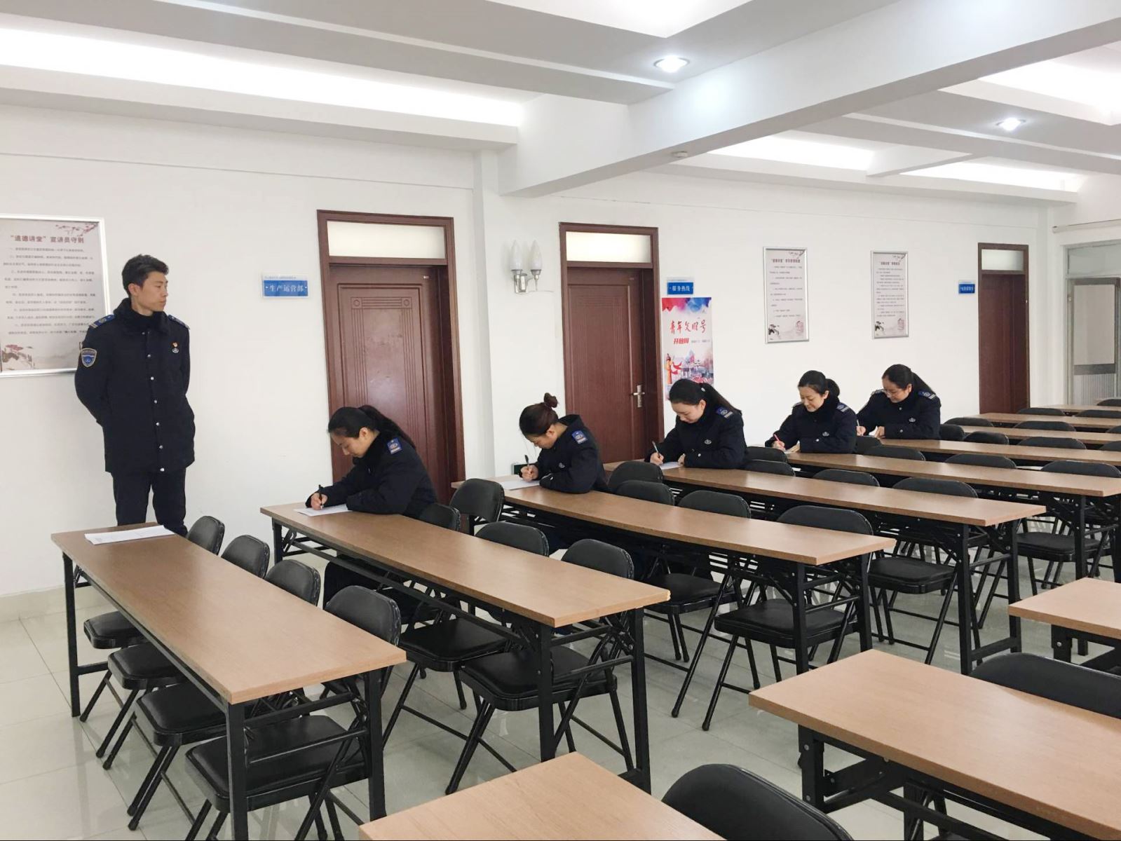 公交集團(tuán)服務(wù)熱線(xiàn)開(kāi)展客服人員業(yè)務(wù)知識(shí)測(cè)試工作