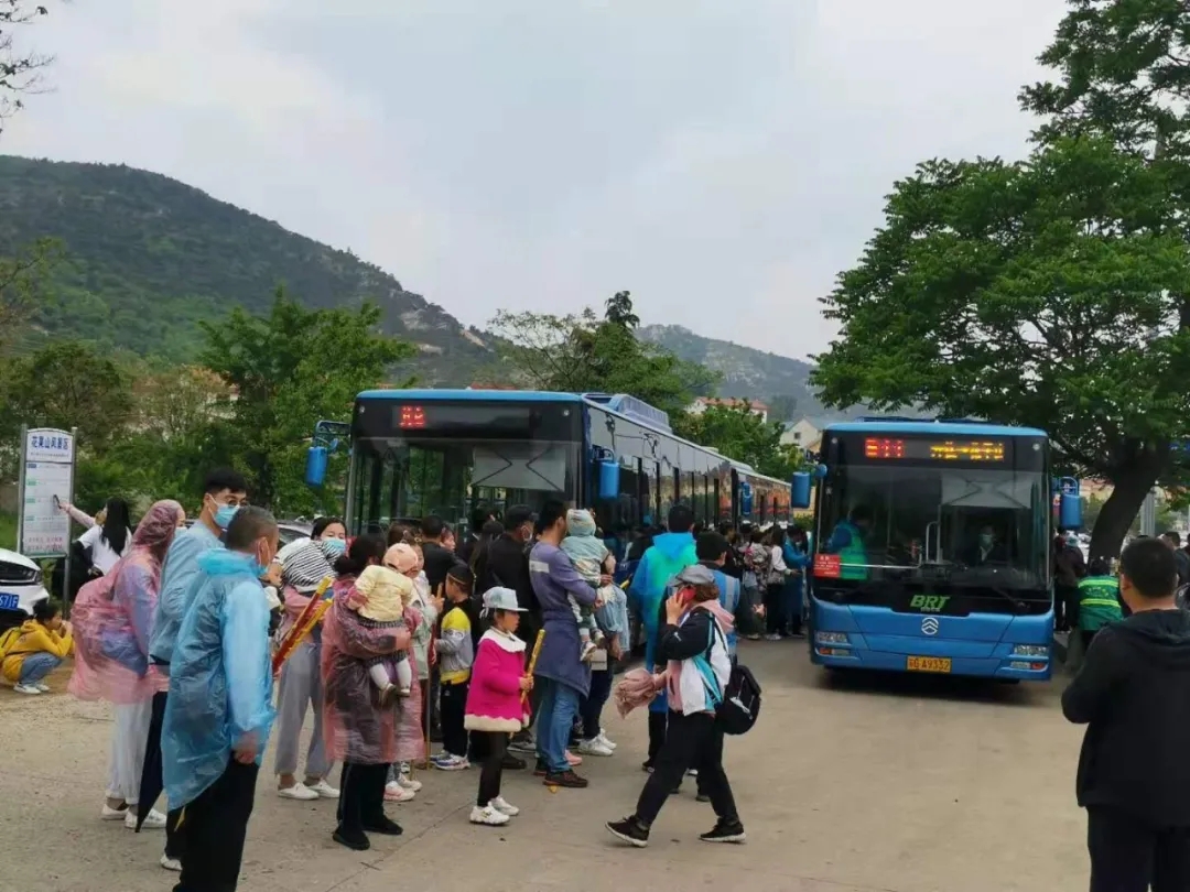 公交集團(tuán)快速公交事業(yè)部加大運(yùn)力投放，保障市民出行