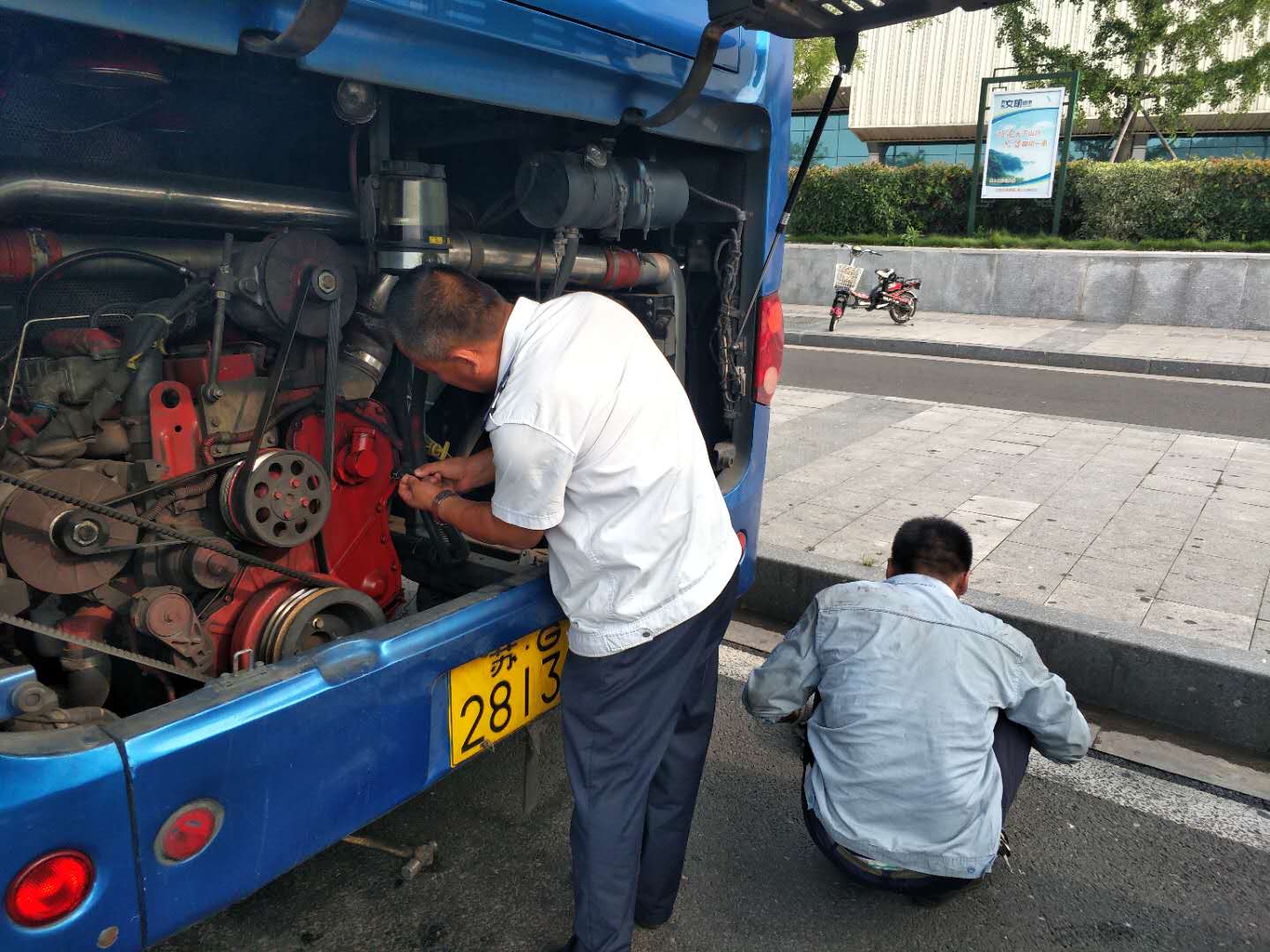 公交集團(tuán)快速公司開(kāi)展車(chē)輛機(jī)務(wù)大檢查