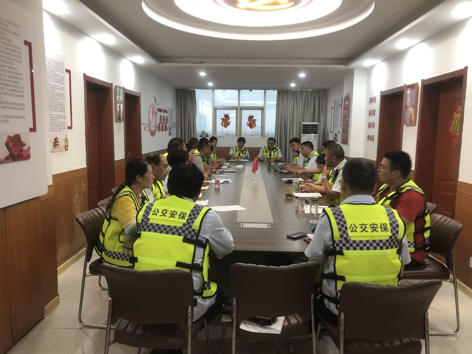公交集團(tuán)公交事業(yè)一部連夜召開(kāi)疫情防控工作會(huì)議