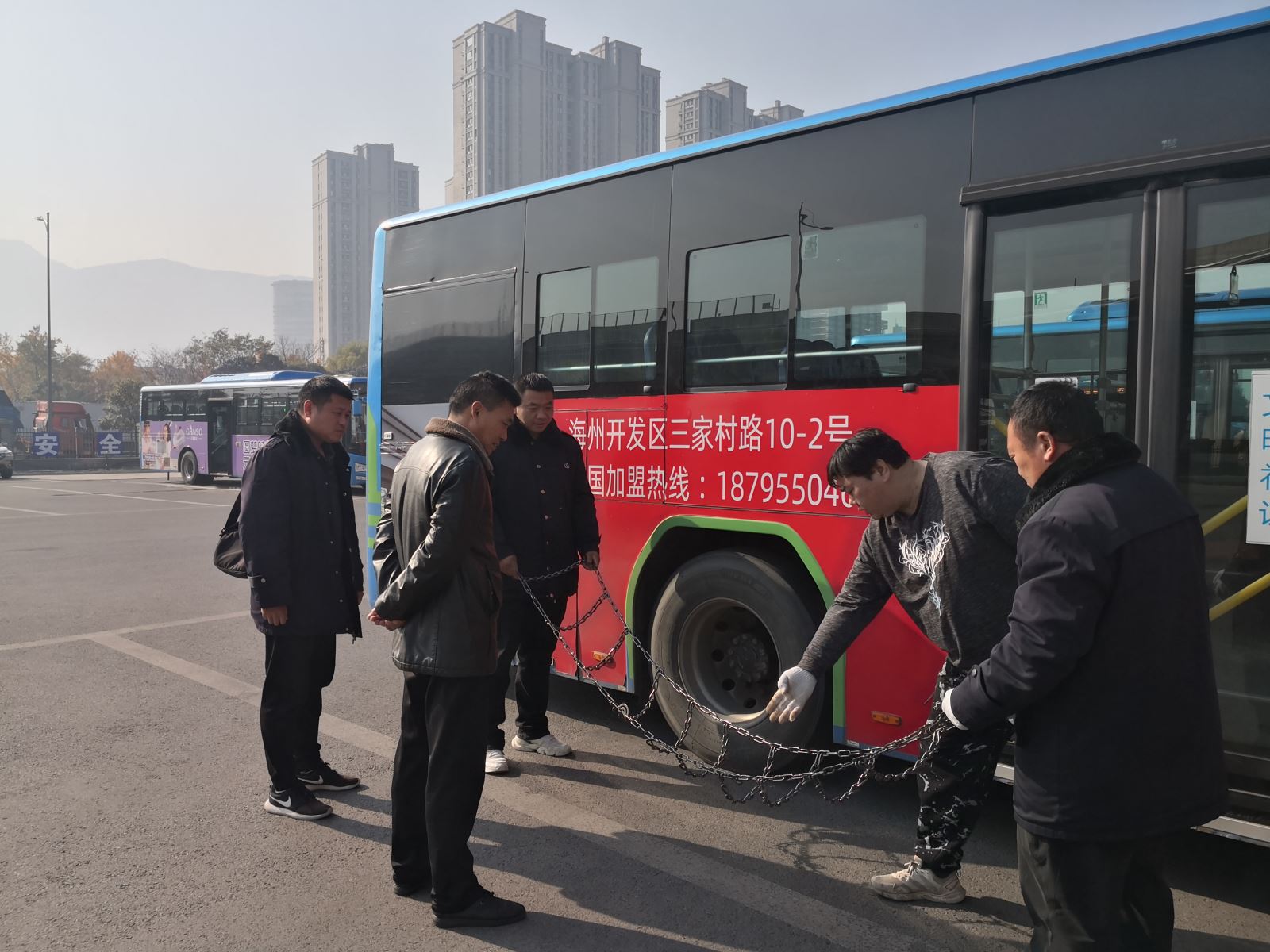 戰(zhàn)冰雪、保暢通，公交集團(tuán)公交事業(yè)二部開(kāi)展防滑鏈培訓(xùn)