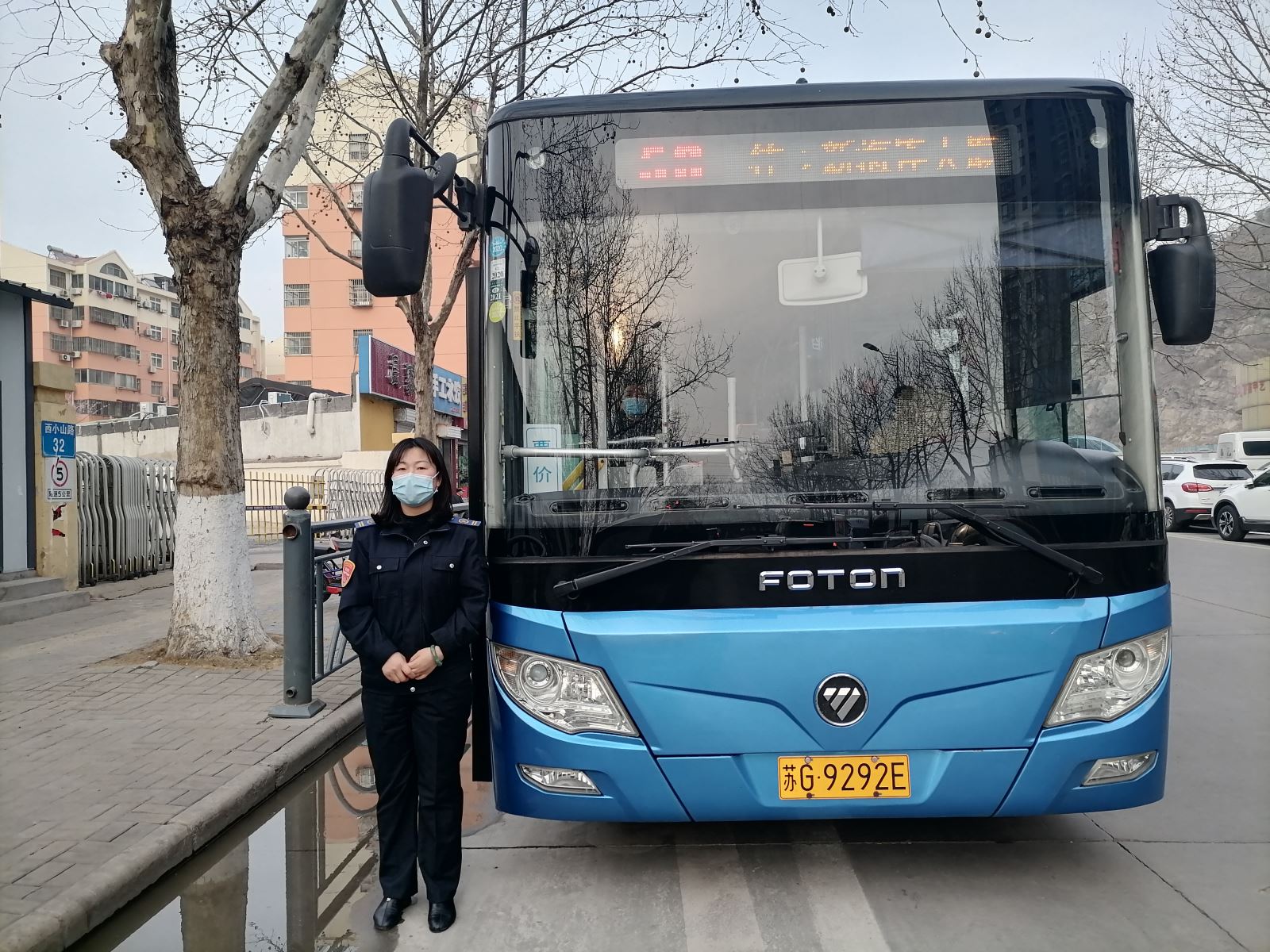 公交事業(yè)二部58路駕駛員王嫦娥及時歸還乘客丟失的手機(jī)