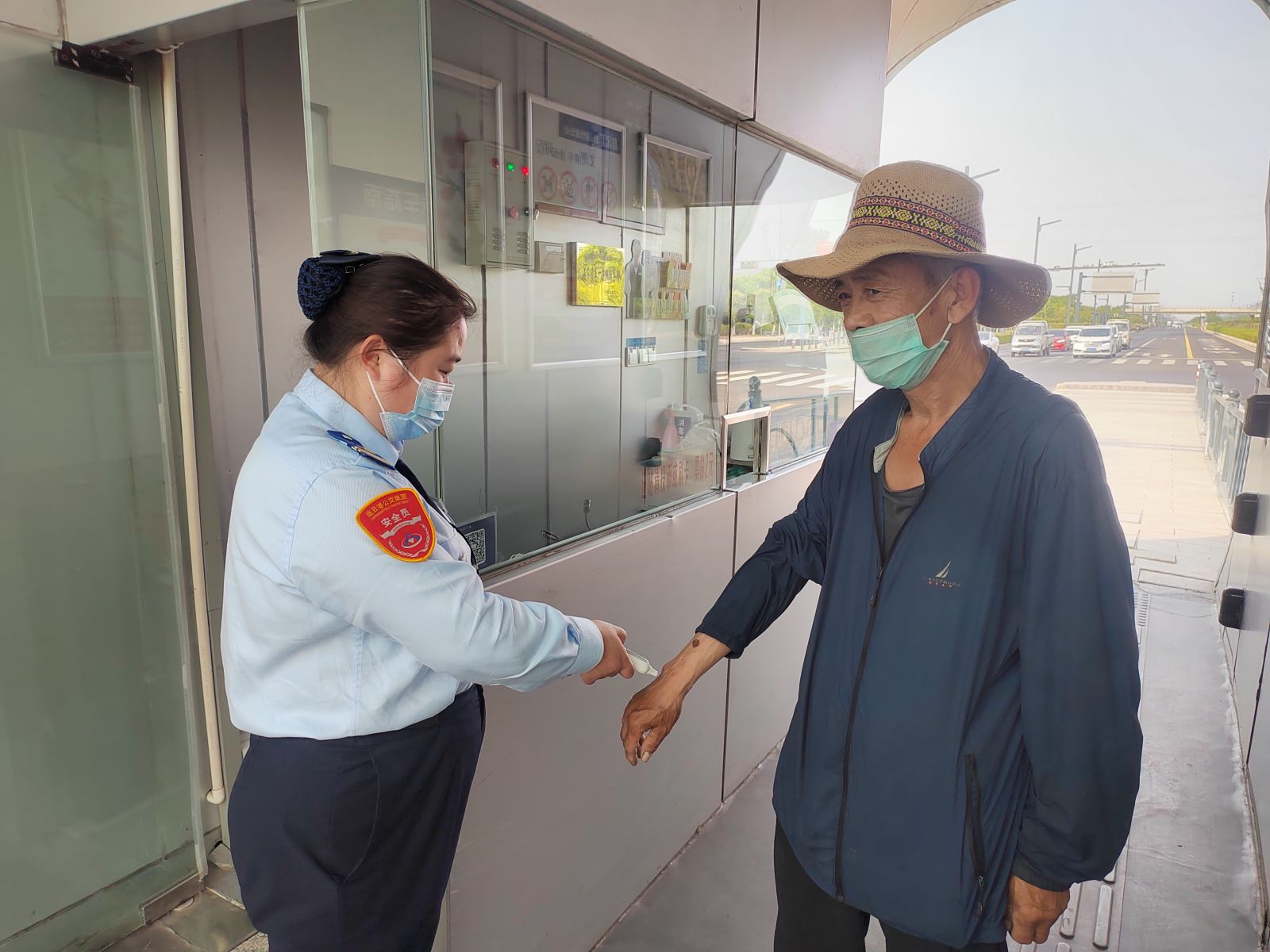 暖心服務(wù)，讓老人熱淚盈眶