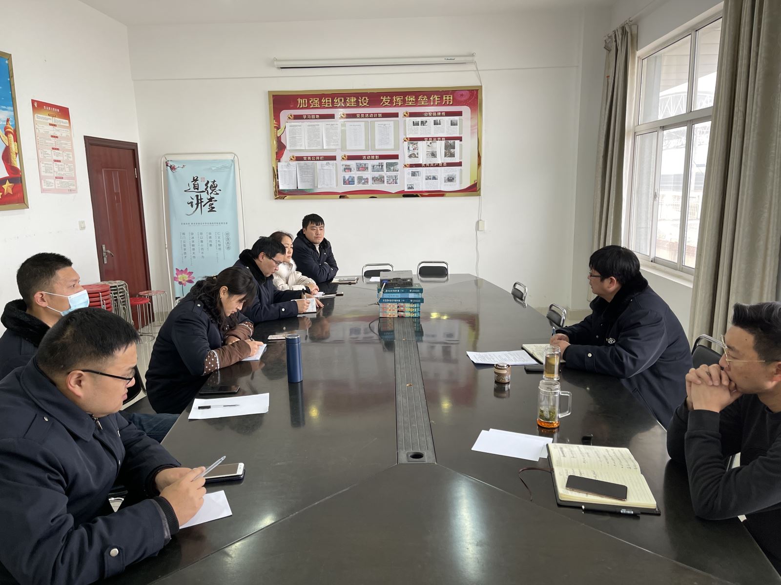 公交集團(tuán)公交事業(yè)二部召開生產(chǎn)運營專題會
