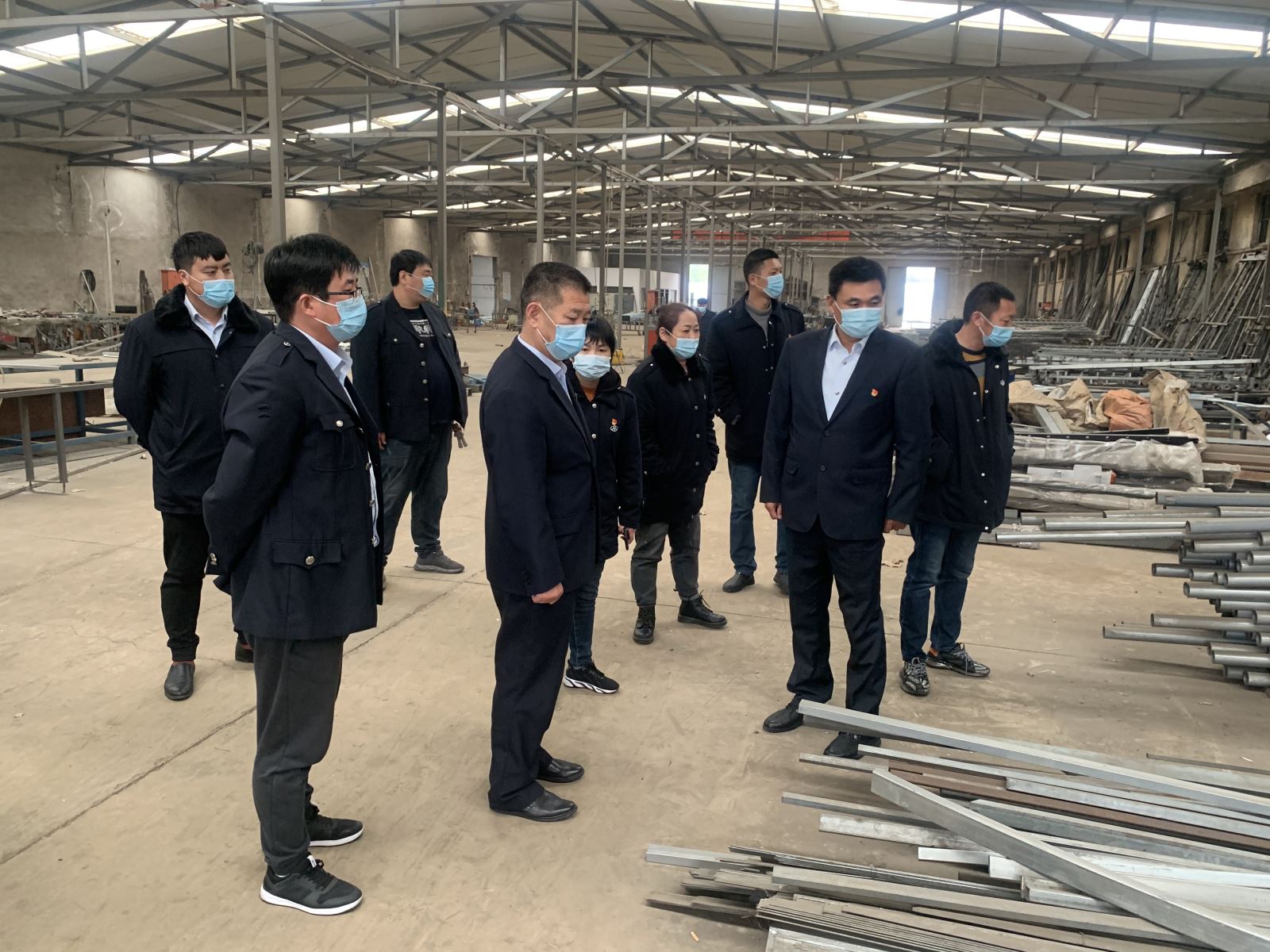 公交集團公交事業(yè)二部開展“黨建引領富民路，脫貧攻堅當先鋒”主題黨日活動