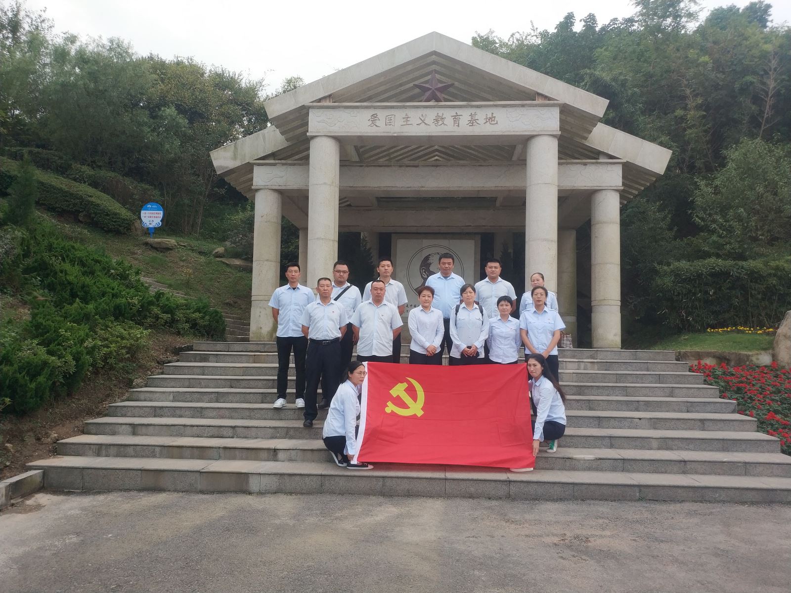 公交集團公交事業(yè)二部開展“銘記豐功偉績、傳揚英烈精神”宣傳教育活動
