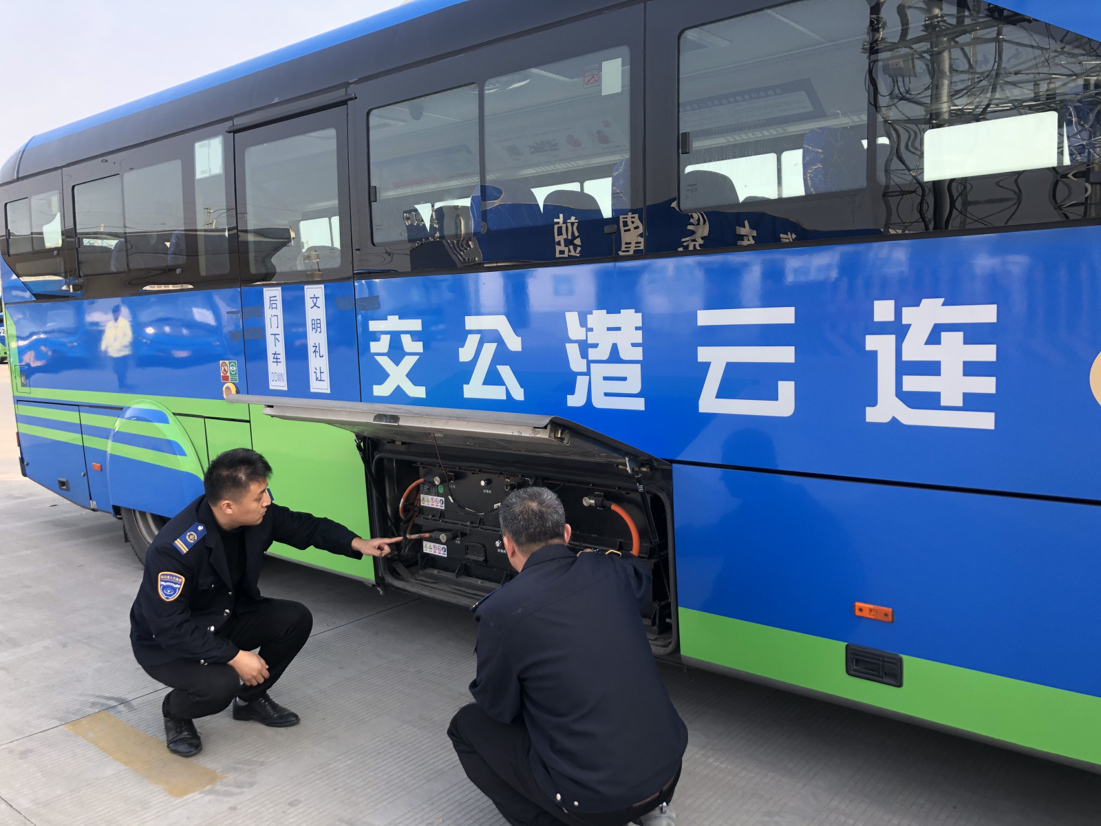 公交集團(tuán)經(jīng)營發(fā)展事業(yè)部開展冬季車輛機務(wù)檢查