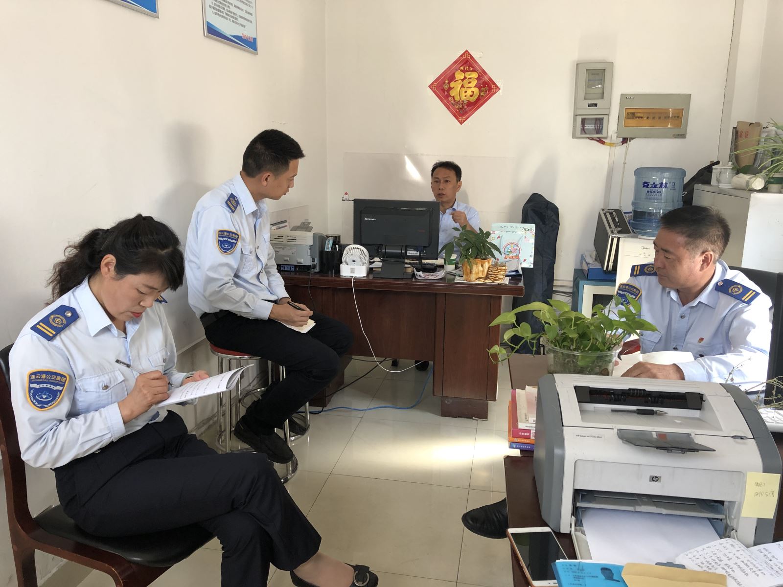 公交集團快速公交事業(yè)部、公交事業(yè)二部、經(jīng)營發(fā)展事業(yè)部、機務技術事業(yè)部召開“國慶”長假安全生產(chǎn)專題會