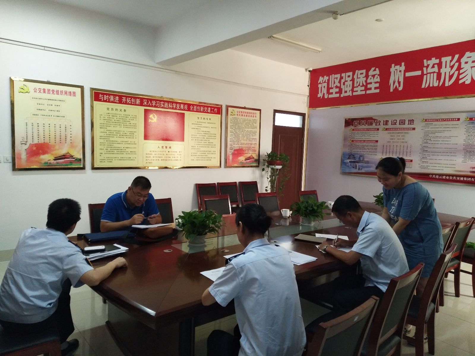 國家統(tǒng)計局連云港調查隊對公交集團進行統(tǒng)計執(zhí)法檢查