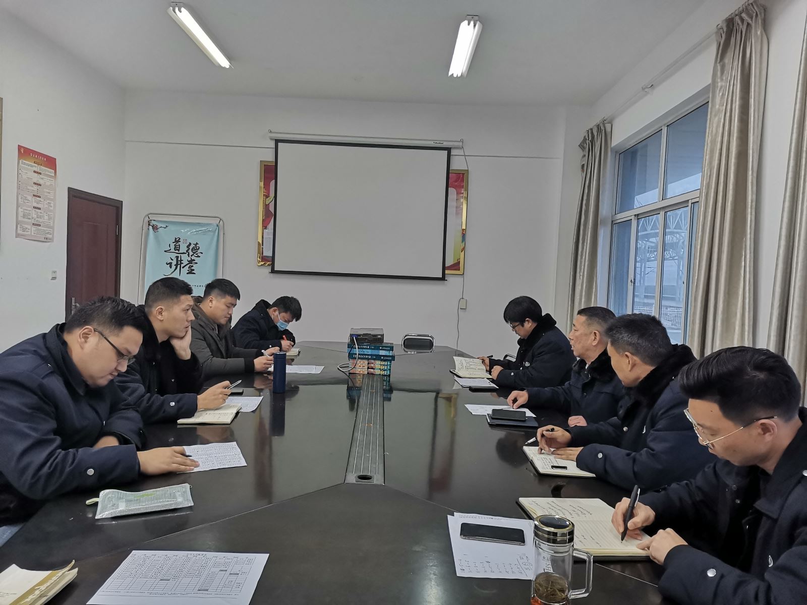 公交集團公交事業(yè)二部召開惡劣天氣應急部署會議