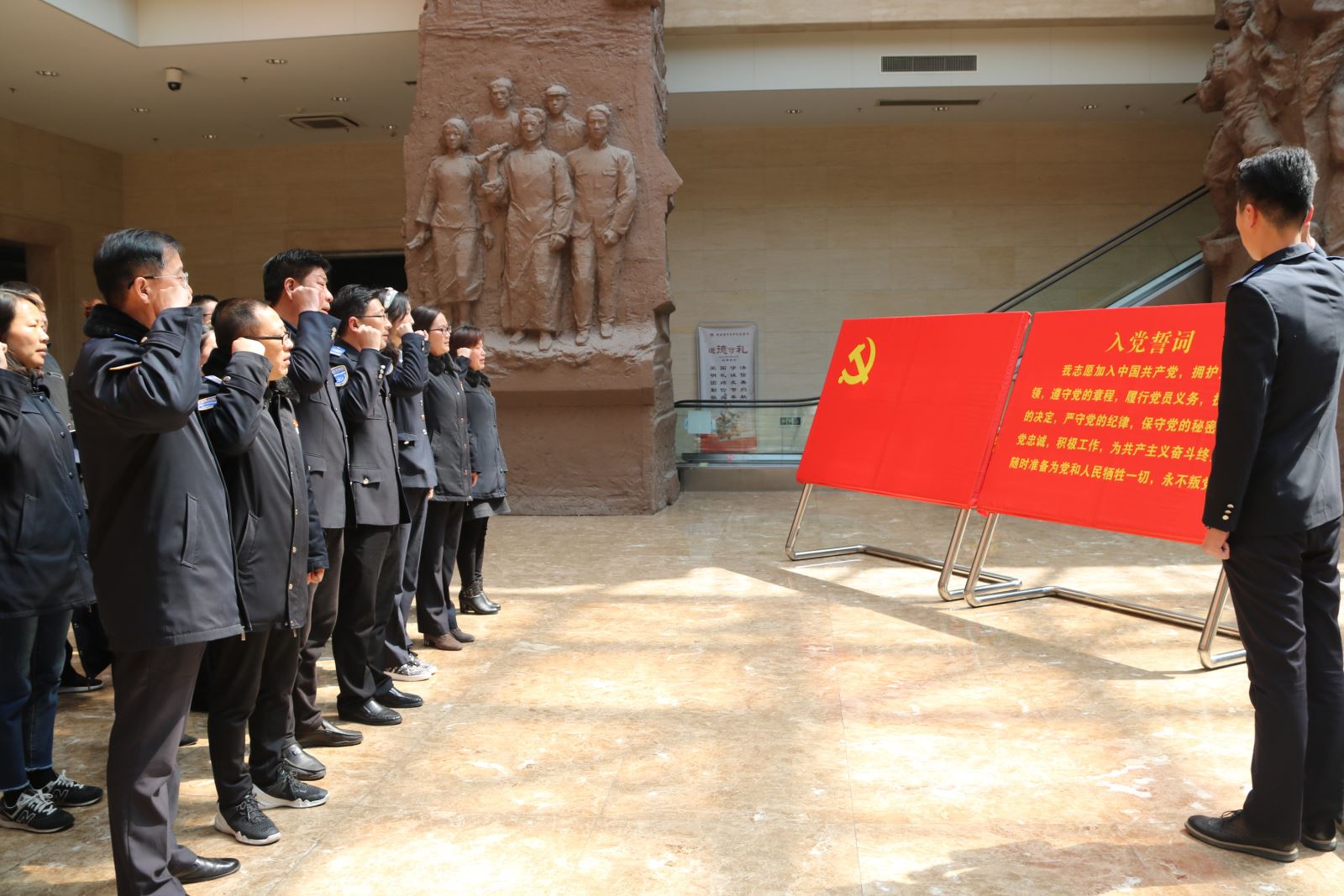 公交集團機關總支開展“緬懷先烈憶初心、傳承精神勇擔當”主題黨日活動
