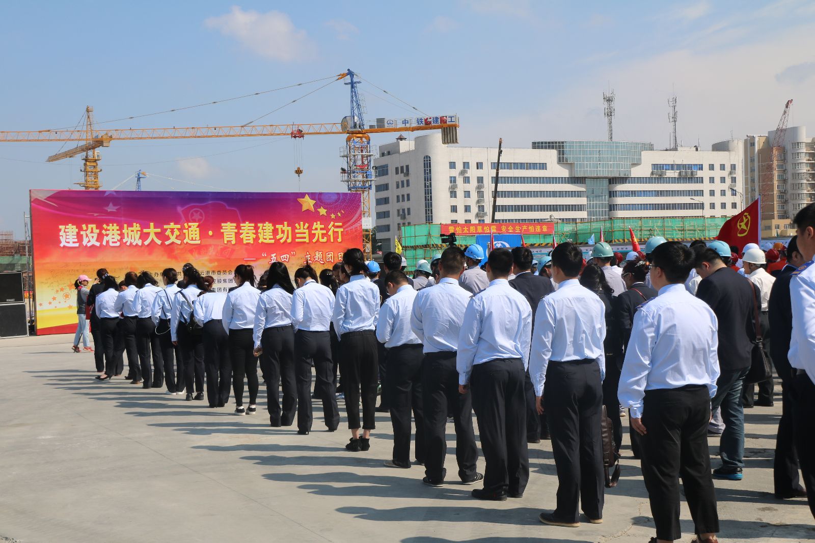 公交集團(tuán)參加“建設(shè)港城大交通?青春建功當(dāng)先行”五四主題團(tuán)日活動