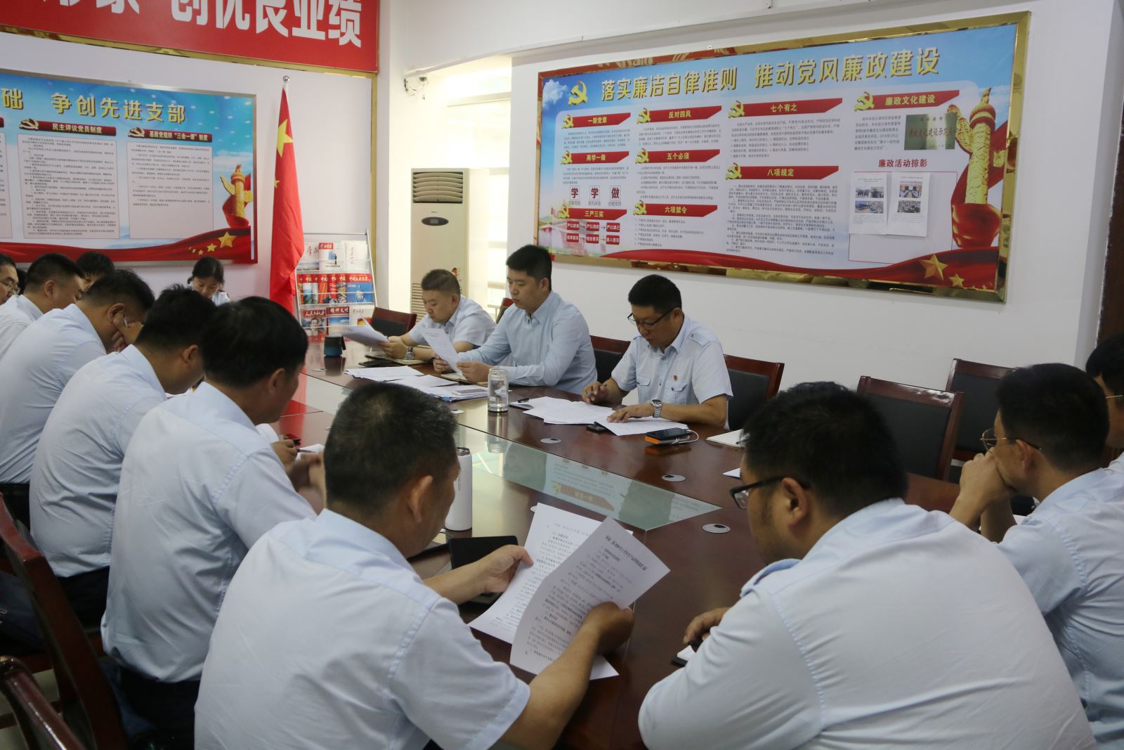 公交集團(tuán)召開高、中考運(yùn)輸保障會(huì)議
