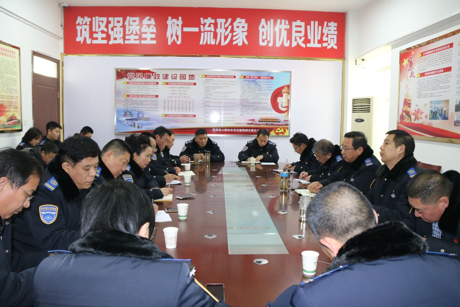 公交集團(tuán)召開(kāi)安全生產(chǎn)緊急會(huì)議