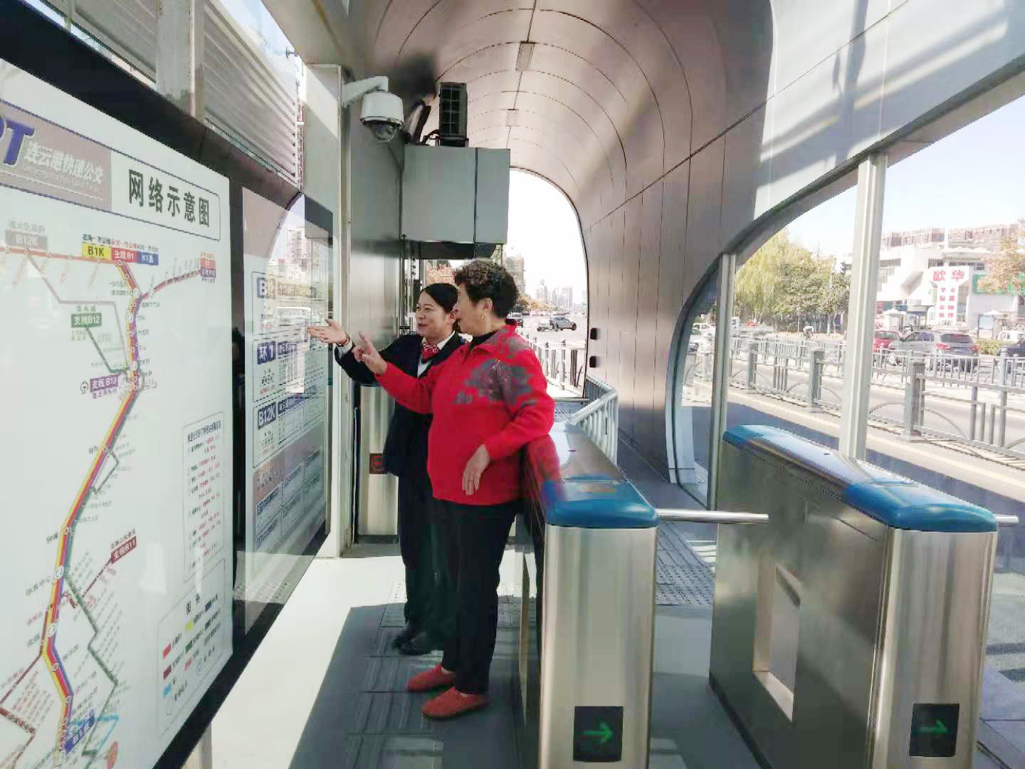 用心服務(wù)，把乘客當親人